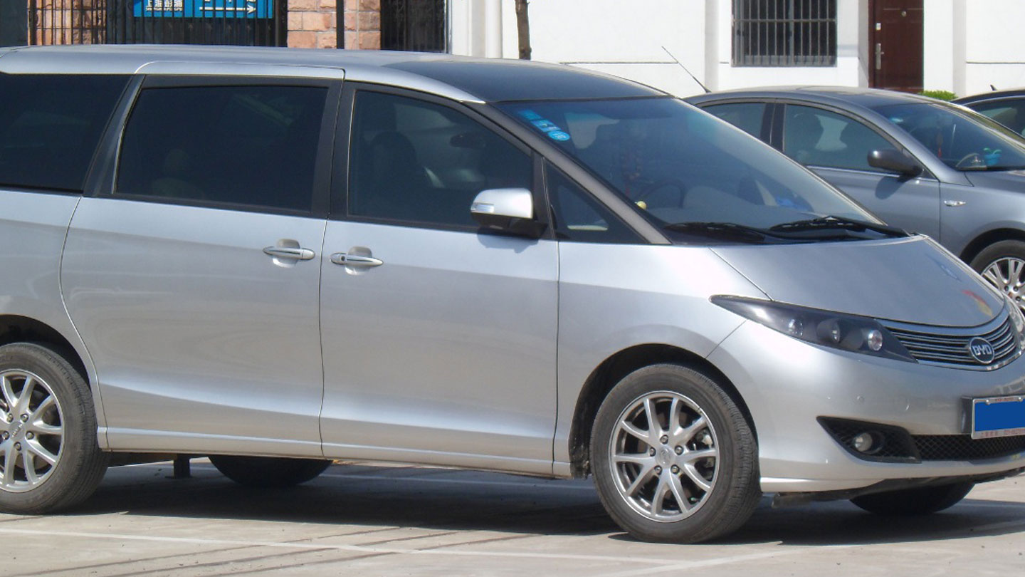 BYD M6